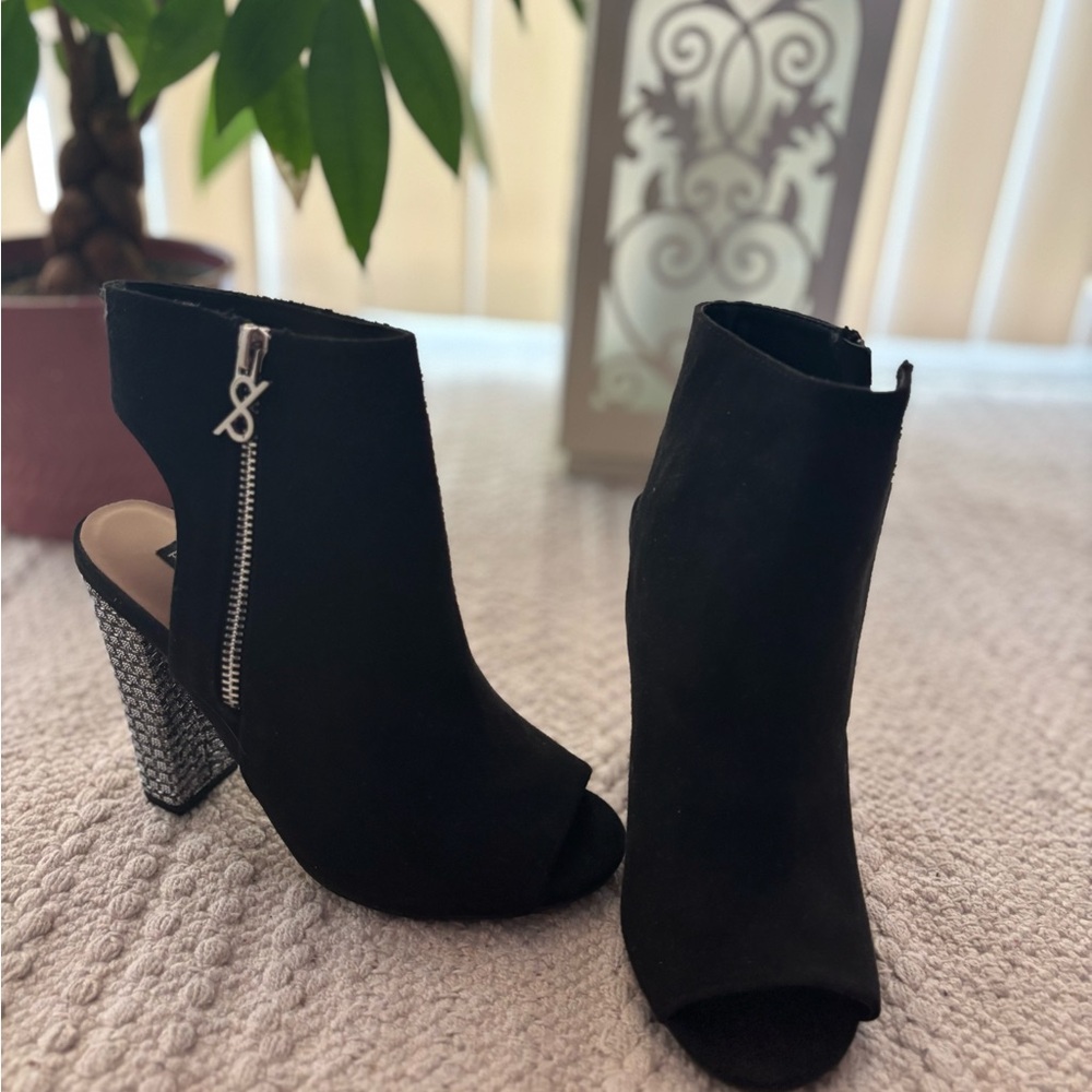 Black Peep Toe Ankle Boots with Zipper